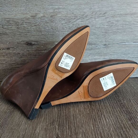 Clarks "Azizi Isis" Narrative Collection Taupe Leather Wedge Pump Women's Size 6 - Picture 8 of 10